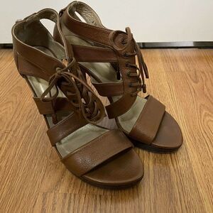 Stuart Weitzman Brown leather strappy sandal heels size US 7.5